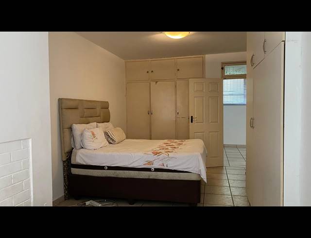 1.5 BEDROOM FLAT FOR SALE IN GLENWOOD